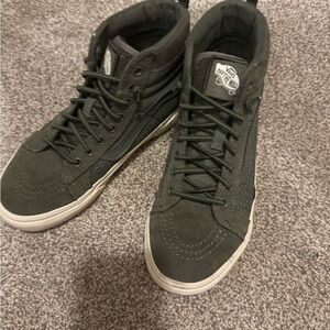Vans Sk8-Hi MTE Suede High Tops | Women’s 6.5 | Dark Green